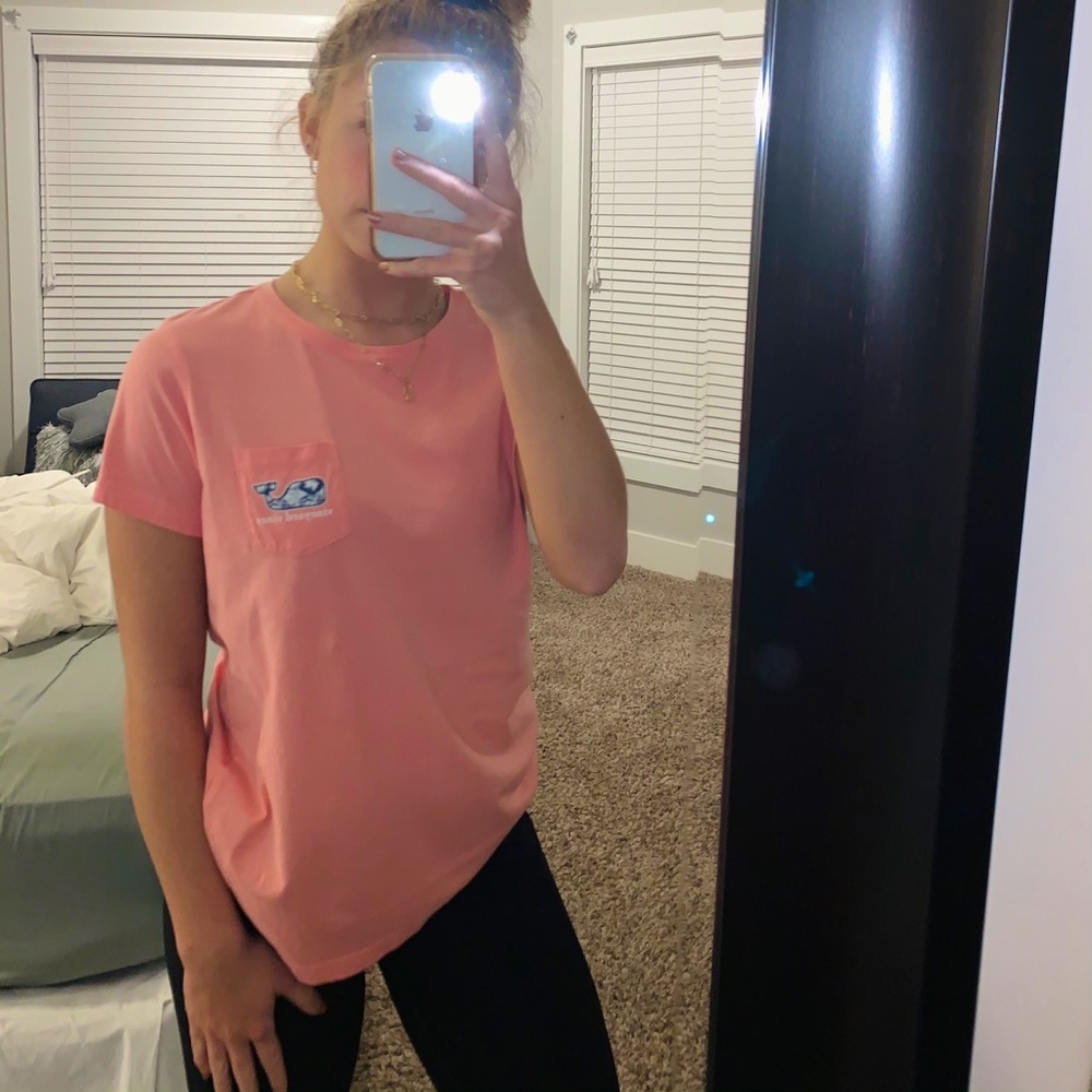 vineyard vines tee!!